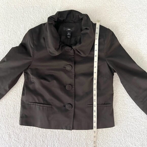 H&M cropped black blazer w ruffle collar and covered buttons - Picture 13 of 15